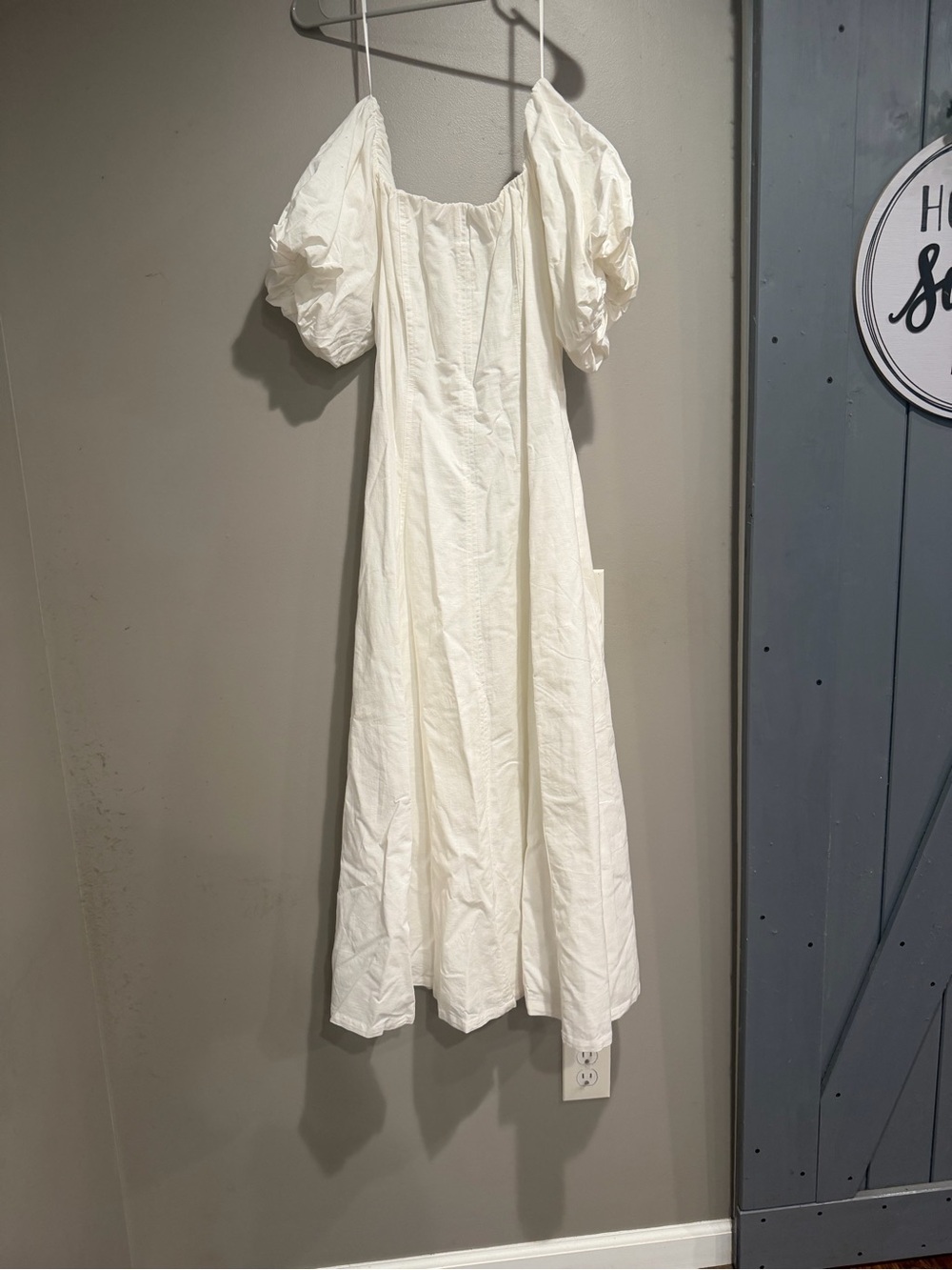 FOREO White Puff-Sleeve Maxi Dress